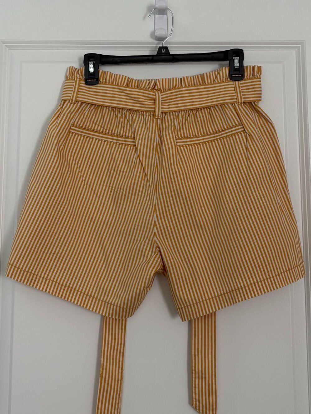 Liz Claiborne Gold and White Striped Paper bag Waist Shorts– Size 8 - Picture 2 of 5